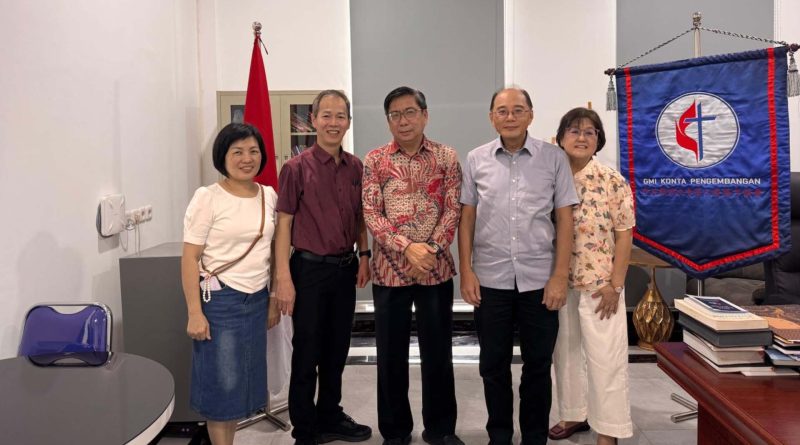 Bishop The Methodist Church in Singapore (MCS) Rev.Philip Lim mengunjungi GMI Konta Pengembangan 新加坡衛理公會會督 林建隆牧師，拜訪印尼衛理公會華人發展年議會